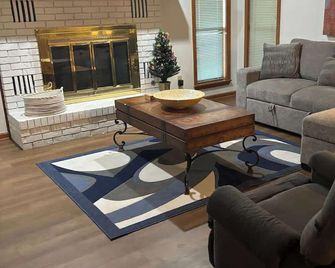 Large 2 bedroom/2 bath home in the heart of Benton - Benton - Wohnzimmer