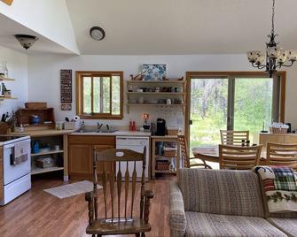 Secluded cabin on 20 acres in the heart of a pine forest - Lewiston - Kitchen