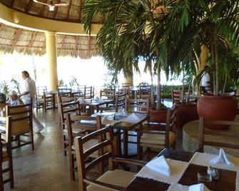 Luxury 2 bedroom in the private Yacht Club of Porto Ixtapa - Zihuatanejo - Restaurant