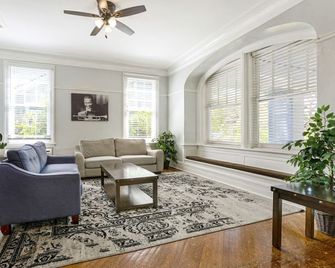 Stylish Studio | Close To Nola Hotspots - نيو اورليانز - غرفة معيشة