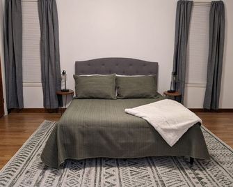Room for everyone in your group! - Seneca Falls - Camera da letto