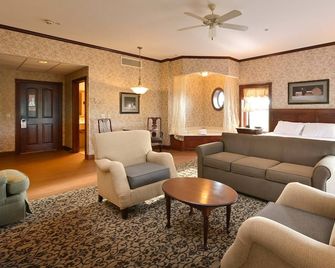 Carlisle Inn - Sugarcreek - Living room