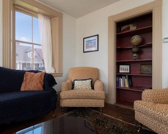 Spacious 5-bedroom Historic Stone House near Okemo - Chester - Huiskamer