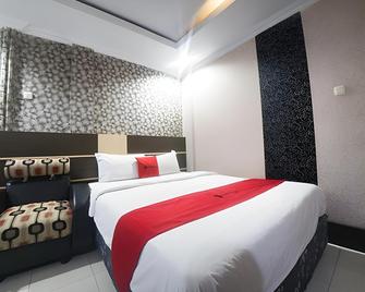 RedDoorz Syariah Near Rsud Ainun Habibie Gorontalo - Gorontalo - Schlafzimmer