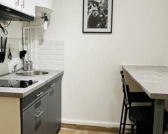 702 Studio cosy à proximité de Paris 20ème - Bagnolet - Keittiö