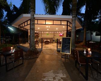 Min Nandar Garden Hotel - Thanhlyin - Patio