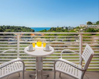 Hotel Albatros Plava Laguna - פורץ' - מרפסת