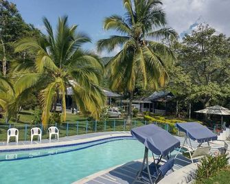 Hotel Campestre El Salitre - Villeta - Piscina