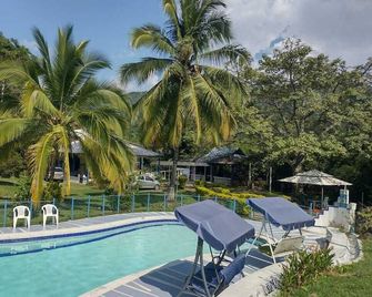 Hotel Campestre El Salitre - Villeta - Басейн