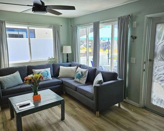 Luna Azul, Cozy Condo Only Steps to Miss - 샌디에이고 - 거실