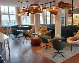 Holiday Inn Dresden - Am Zwinger By IHG - Dresden - Lounge