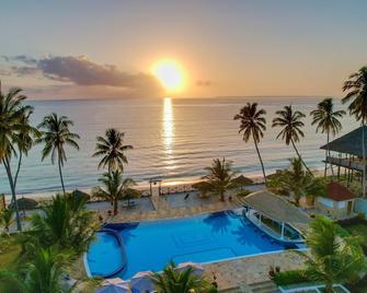 Sunny Palms Beach Bungalows - Zanzibar - Pool