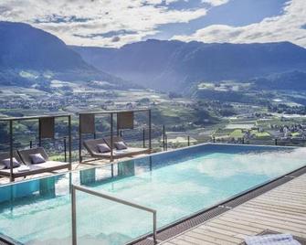 Landsitz Stroblhof - Tirolo - Pool