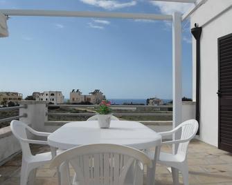 Gorgeous villa Gallipoli area with Jacuzzi, sea view and garden. - Nardò - Balcony