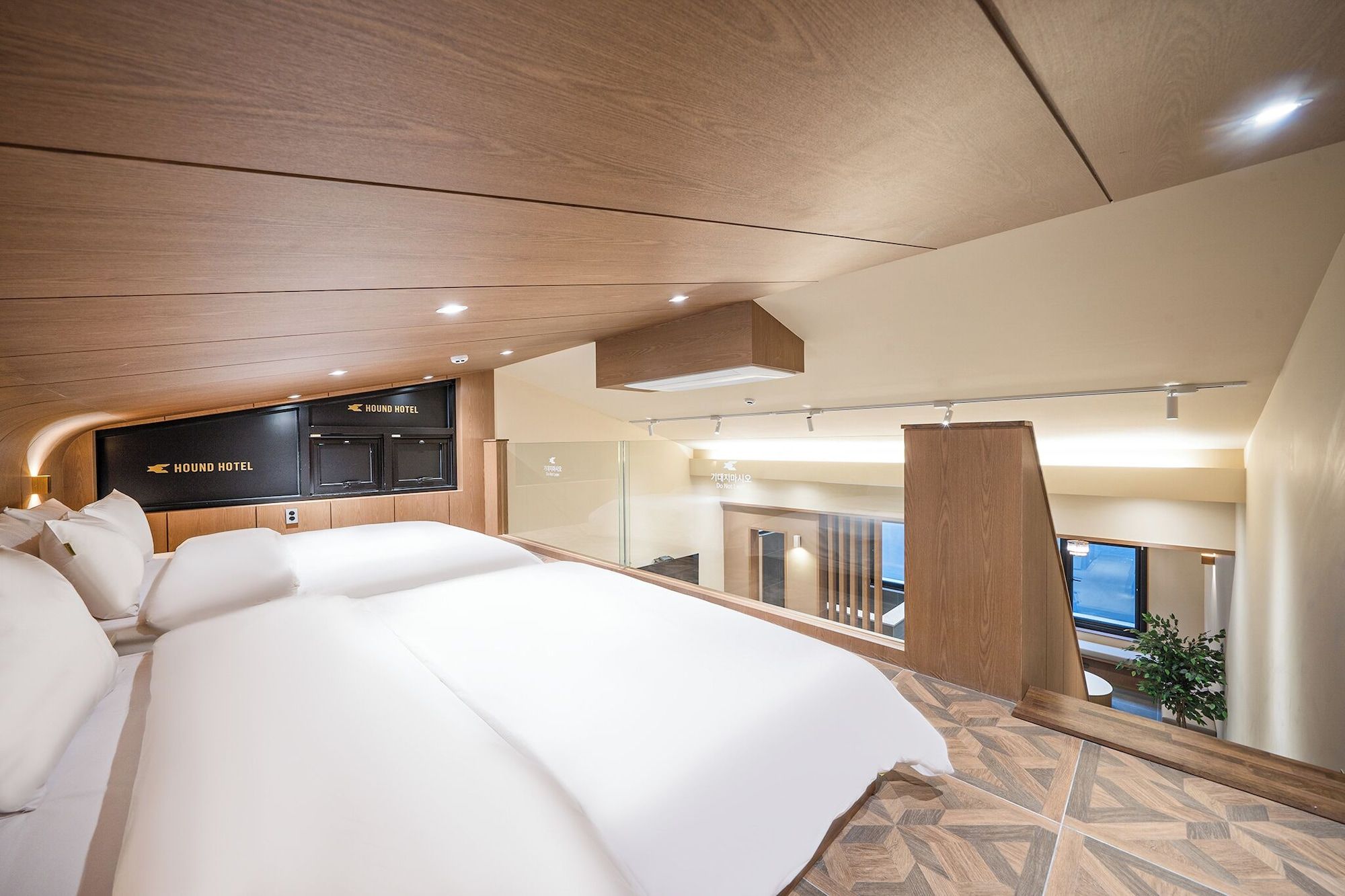 Hound Hotel Daegu Seongseo thumbnail 3