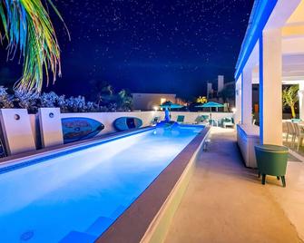 Aqua Dreams, Htd Priv Salt Pool, At Beach, Guest hse, 4 Kng BRs for 12, Lg Spa!! - Moss Town - Piscina