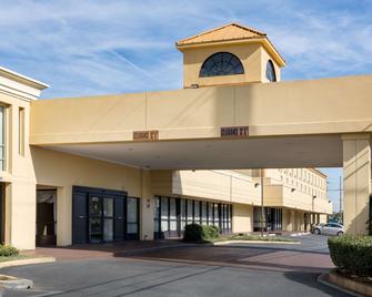 Quality Inn Andrews Air Force Base - Camp Springs - Building