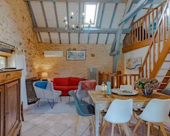 Villa charmante à Beynac-et-Cazenac avec piscine privée - Beynac-et-Cazenac - Dining room