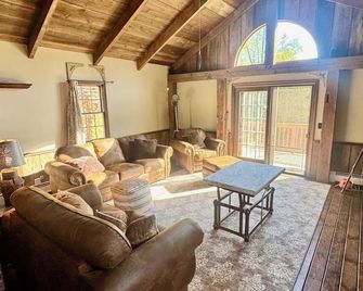 2 min from downtown Ellwood—Rustic+modern home - Ellwood City - Sala de estar