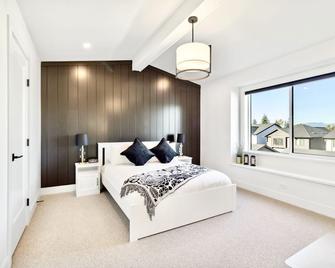 Glamorous, Luxurious & Stylish Family Home, Near Vancouver - Langley - Bedroom
