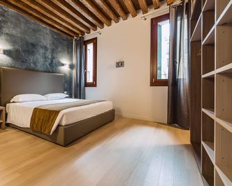 Charming Palace Corte Del Teatro - Venise - Chambre