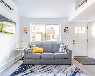 The Spa Experience at Cute as a Button! - Seattle - Living room