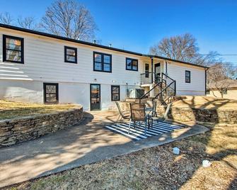 Emporia Family Home Near Downtown Game Room! - Emporia - Building