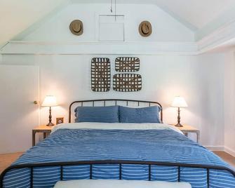 Dragonfly Cottage-Pet-friendly, relaxing Wellsboro retreat - Wellsboro - Bedroom