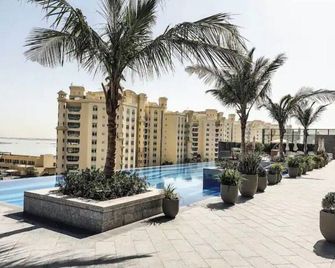 Luxurious One Bed Apartment In Palm Jumeirah - Garhoud - Pool