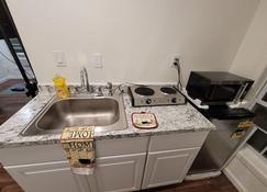 Private studio 8min from EWR - Newark - Kitchen