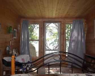 Bayside Cabin set on the edge of Cobscook Bay facing the beautiful Sunset! - Eastport - Dining room