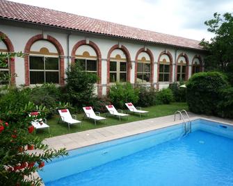 Hotel Les Bellugues - Saint-Jean-du-Gard - Bazén