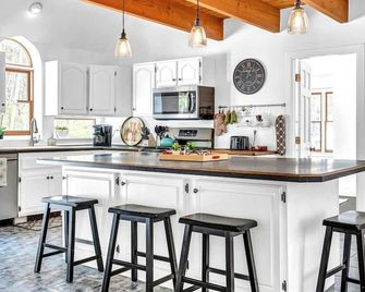 4br 3ba Spacious Ski House Close to Vill - Conway - Küche