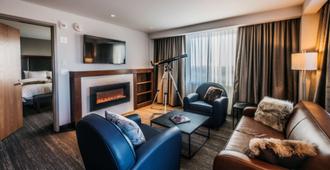 The Explorer Hotel - Yellowknife - Living room