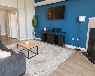 Modern King Loft Playhouse Sq & Csu - Cleveland - Olohuone