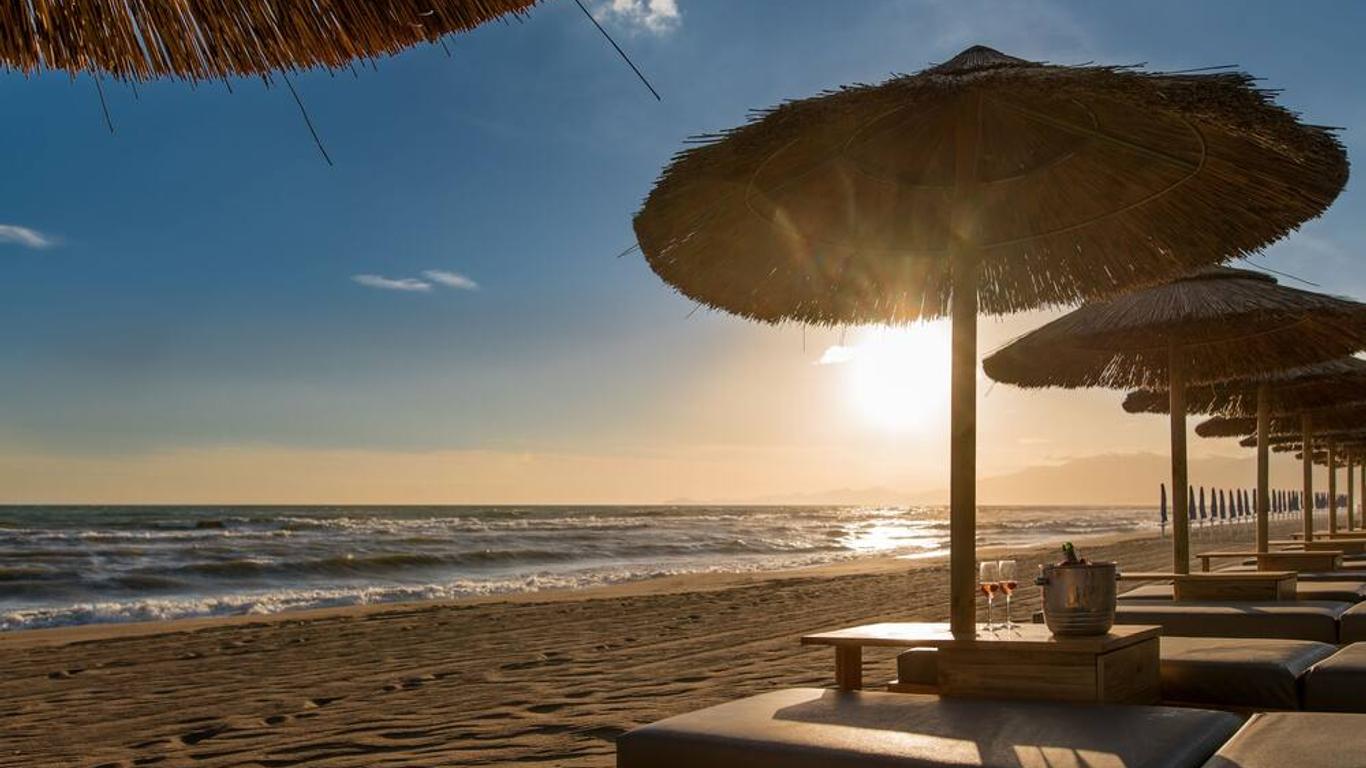 Cumeja Beach Club & Hotel