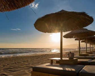 Cumeja Beach Club & Hotel - Baia Domizia - Пляж