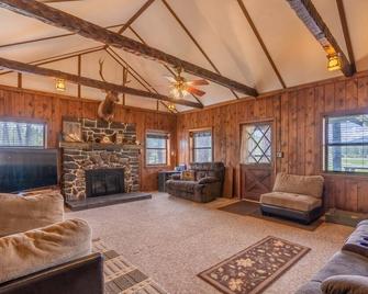 Rusty`s Cabin-Log cabin - Custer - Sala de estar