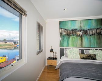 'Waterlily House' - Luxury Canal House, Jetty, Dog & Child Friendly - Sleeps 14 - Mandurah - Camera da letto