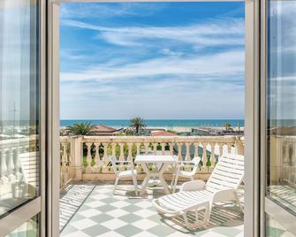 Hotel Happy - Marina Di Pietrasanta - Balcony
