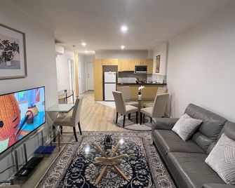Adelaide Cbd Apartment - 3br, 2bath & Carpark - Adelaide - Salon