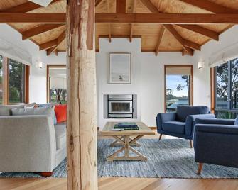 Tura Tree House - Merimbula - Living room