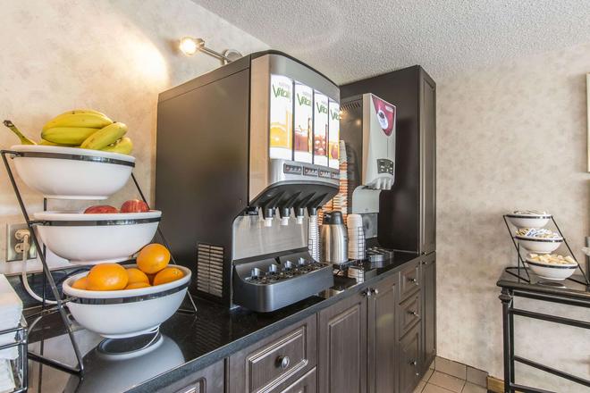 Comfort Inn 98 1 2 3 Cornwall Hotel Deals Reviews Kayak