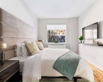 Luxury 3BR Duplex w Private Patio in Upper East - New York - Bedroom