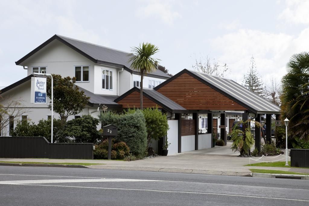 أمبر كورت موتل واكاتاني