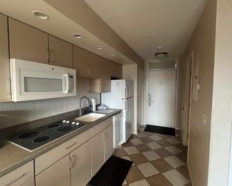 Condo at G.T. Resort near Traverse City. Walk to water. A/C. - Williamsburg - Kitchen