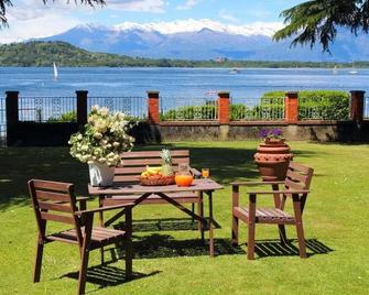 Il Giardino Sul Lago - Viverone - Патіо