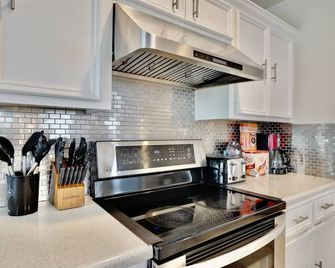 Houston Wall Mural, A Getaway Escape - Alief - Kitchen