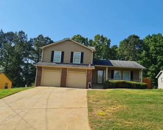 The Secluded, Hidden Gem Of Atlanta, Ga!! - Riverdale - Building