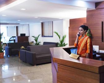 Hotel Rainbow Suites - Kannur - Рецепція